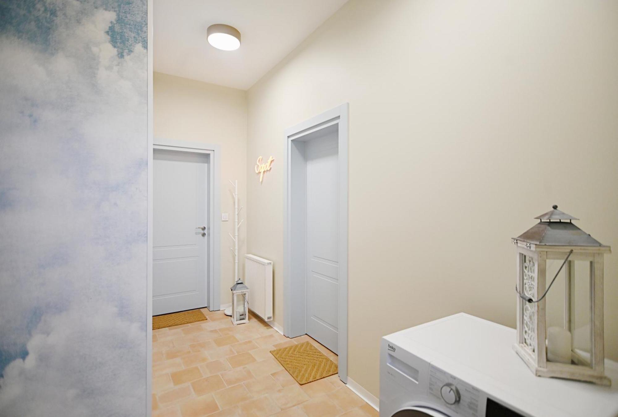 Victus Apartamenty, Compassi *