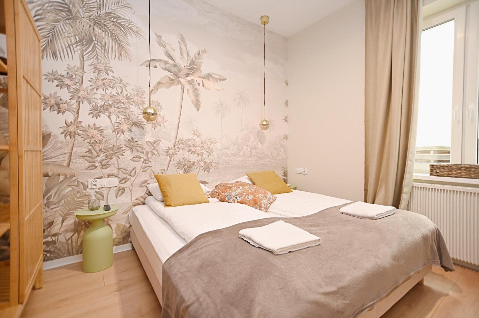 Victus Apartamenty, Compassi